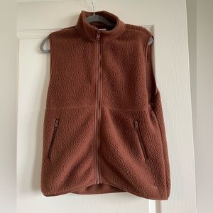 Aritzia TNA Fleece Vest size Small
